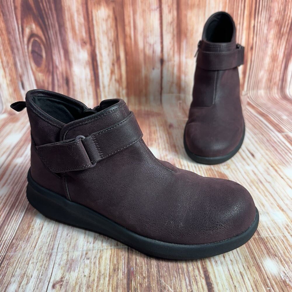 Clarks Cloudsteppers SILLIAN 2.0 WEST Size 6 M Purple Suede Ankle Boots Shoes